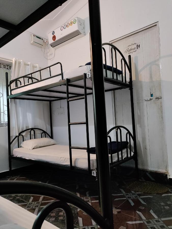 Goanvibes Hostel Anjuna Buitenkant foto